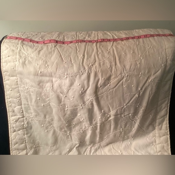 Crib size comforter and blanket set (2 blankets, different weights). Off… - Picture 12 of 16